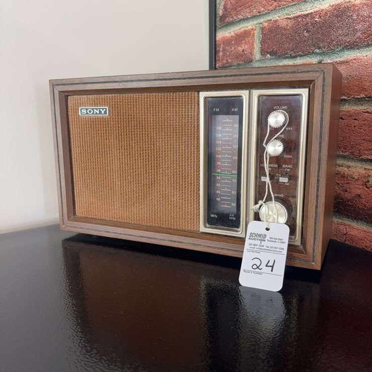 Vintage Sony AM/FM Vintage Radio, in working order