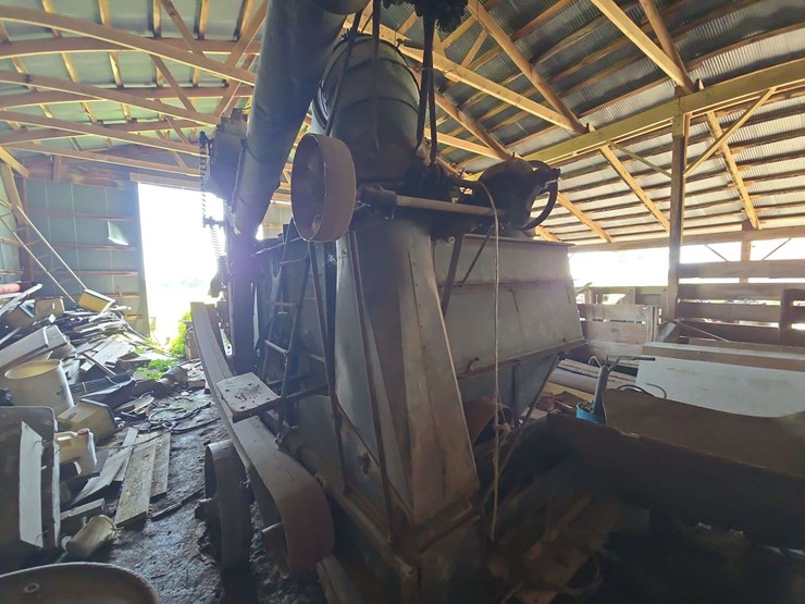 mccormick-deering-threshing-machine-image-1
