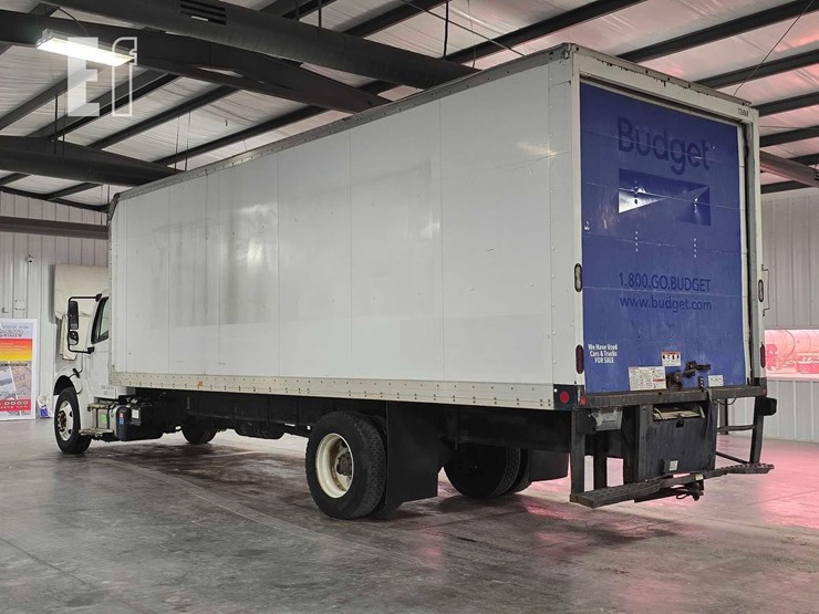 2017-freightliner-business-class-m2-106-image-4