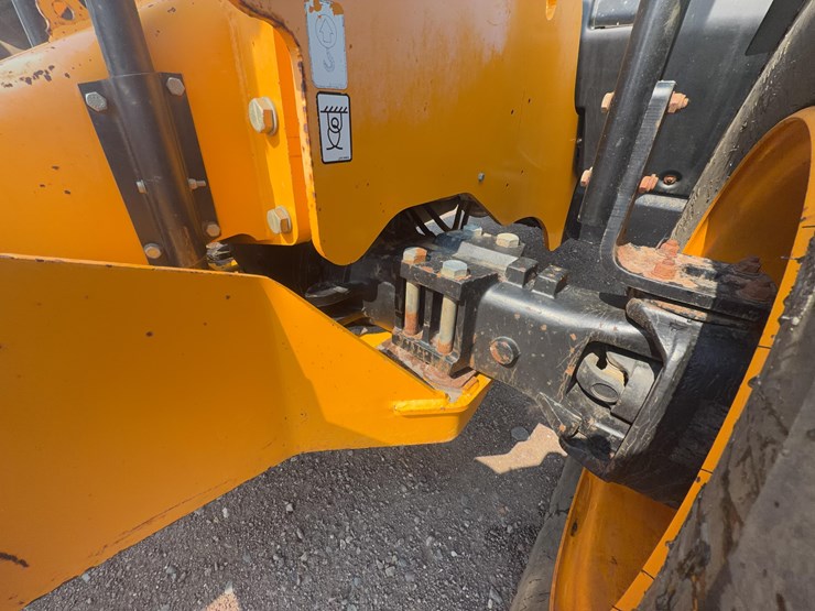 2011-jcb-510-56-image-12