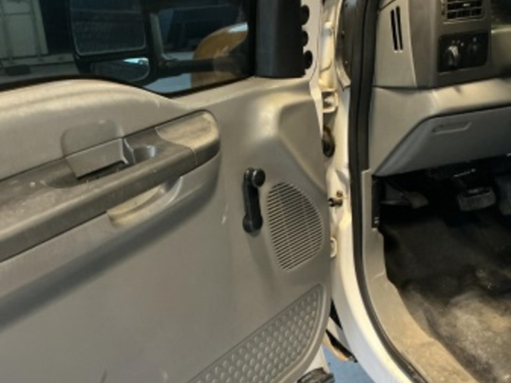 2004-ford-f450-image-23