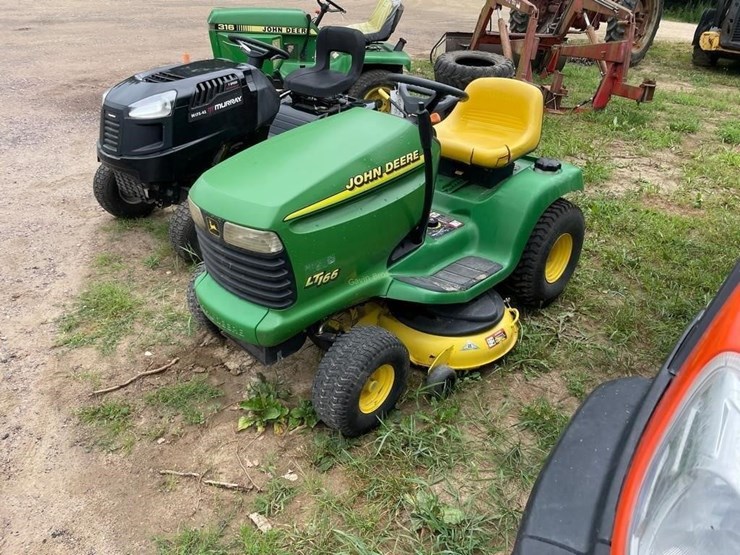 john-deere-lt166-image-3