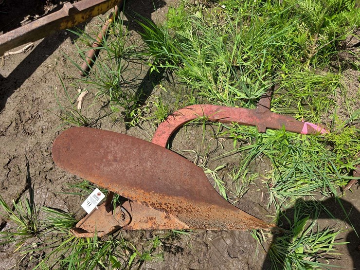 2pt-1-bottom-plow-image-1