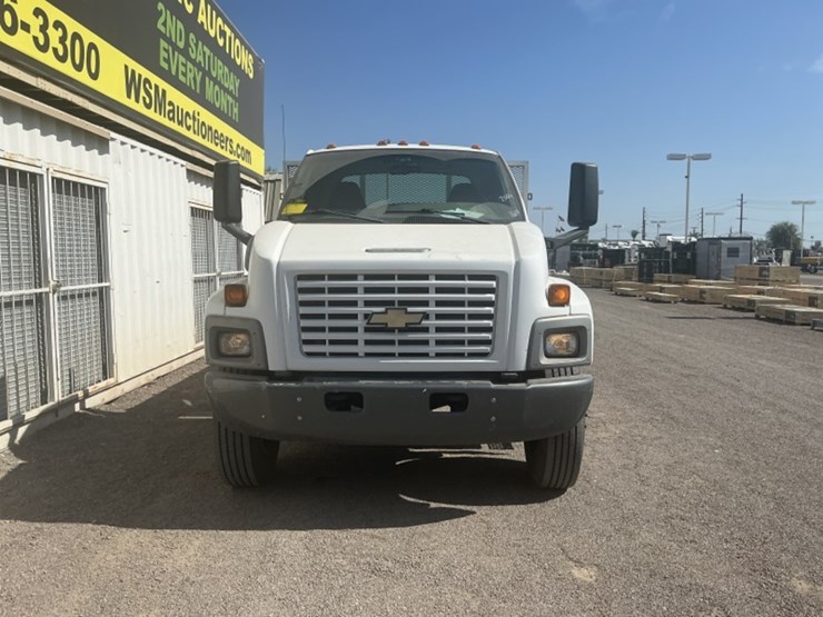 2004-chevrolet-c6500-f/b-image-3