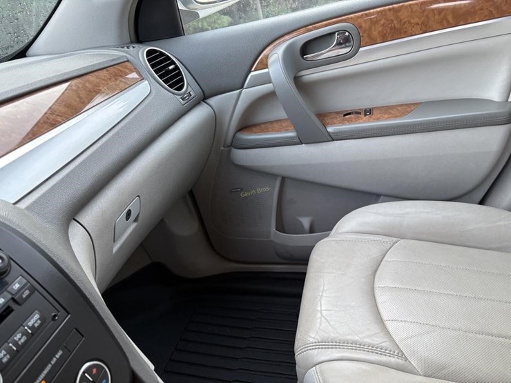 2010-buick-enclave-cxl-image-13