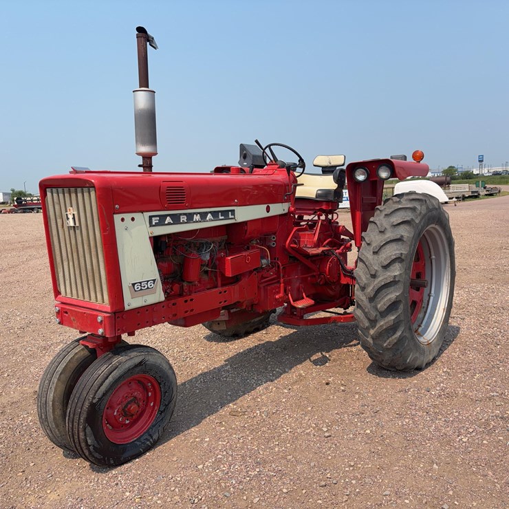 1965 IHC Farmall 656 Tractor