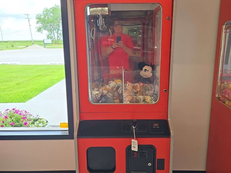 vintage-kramer-krane-machine,-takes-quarters-image-2