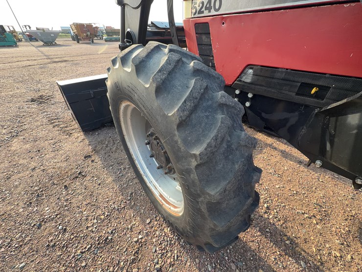 1995-case-5240-mfwd-tractor-with-loader-image-32