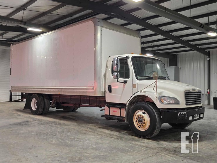 2020-freightliner-business-class-m2-106-image-2