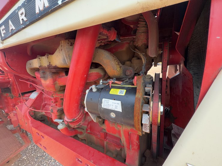 1965-ihc-farmall-656-tractor-image-24