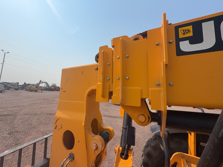 2011-jcb-510-56-image-14