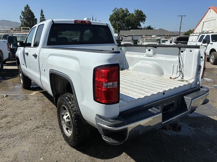 2016-gmc-sierra-2500-image-4