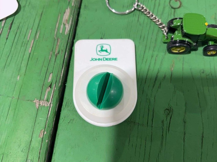 john-deere-key-chains-image-2