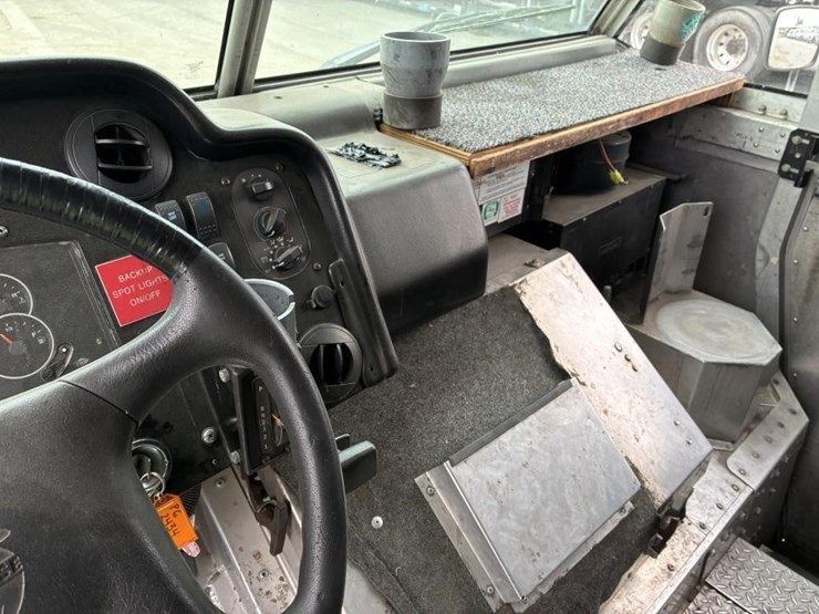2008-workhorse-w62-image-24