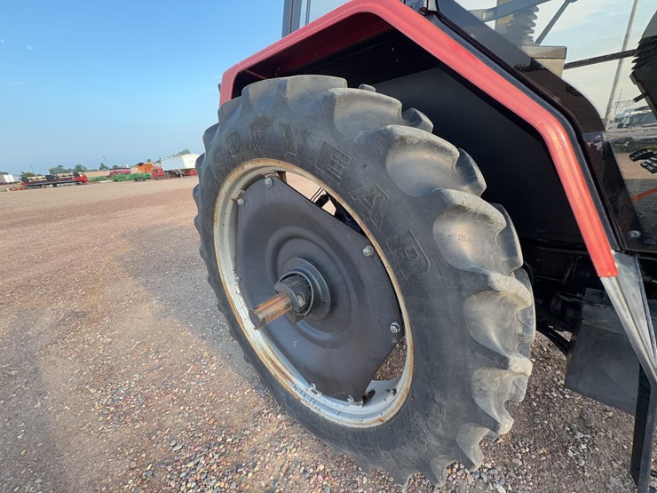 1995-case-5240-mfwd-tractor-with-loader-image-36