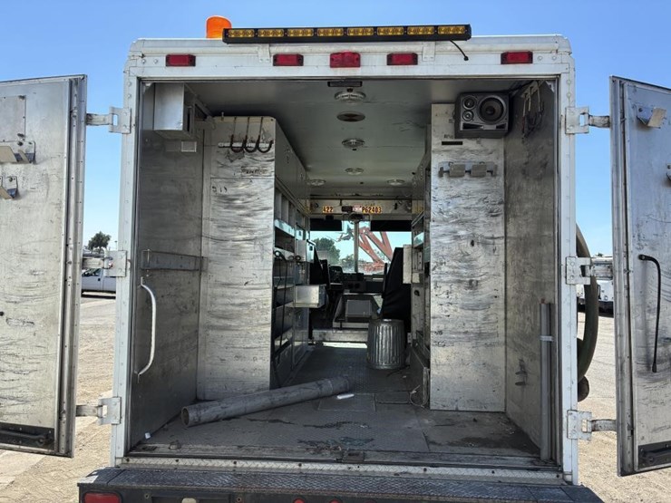 2003-workhorse-p42-image-11