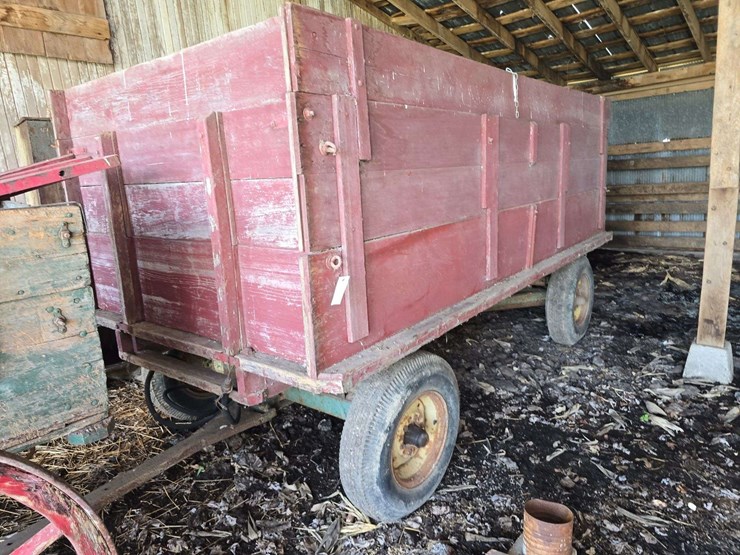 wooden-barge-wagon-on-john-deere-gear-image-1
