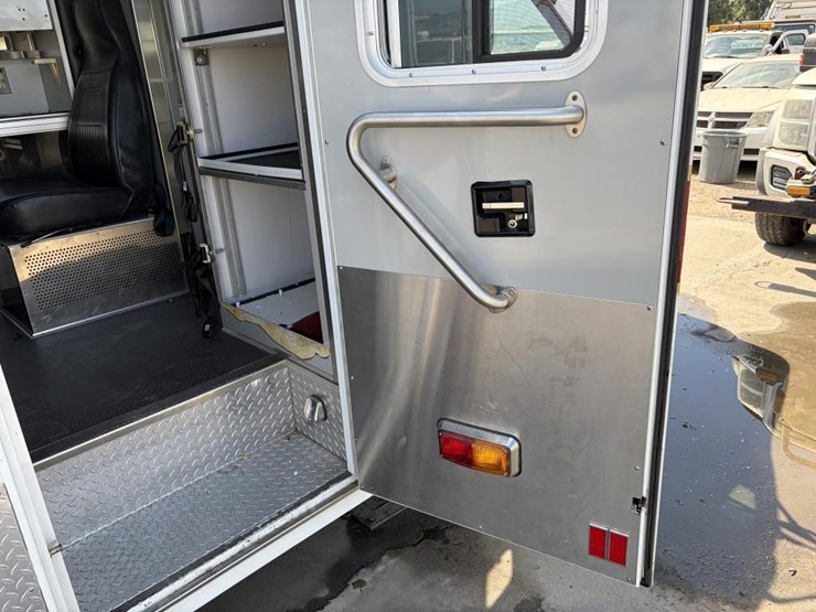 2000-ford-e350-image-12