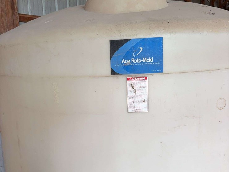 2500-gallon-ace-rot0-mold-poly-tank-image-5
