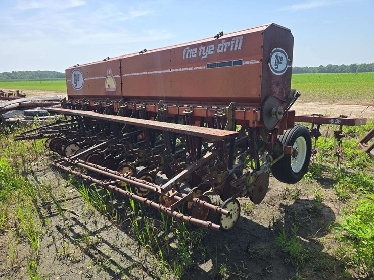 tye-series-15-pull-type-drill-8"-spacing,-front-coulters,-2-bar-rear-harrow-image-4