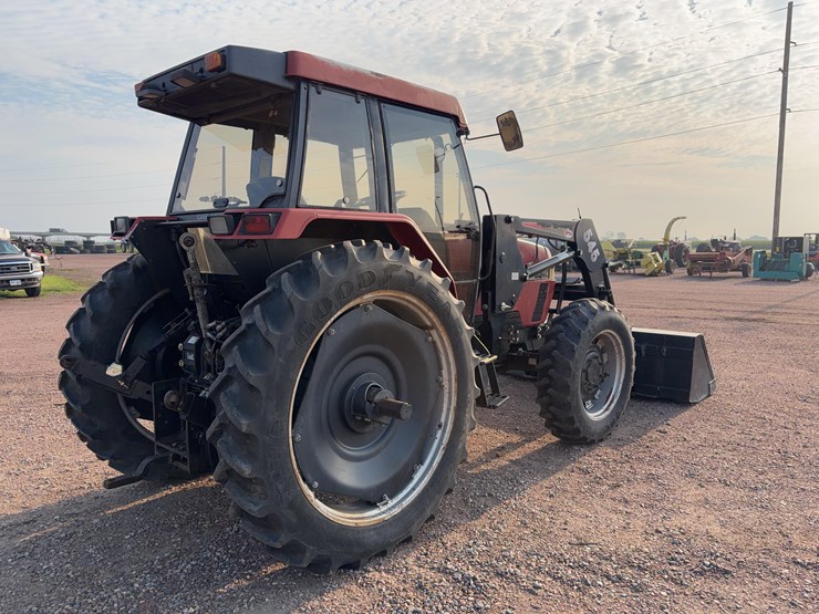 1995-case-5240-mfwd-tractor-with-loader-image-3