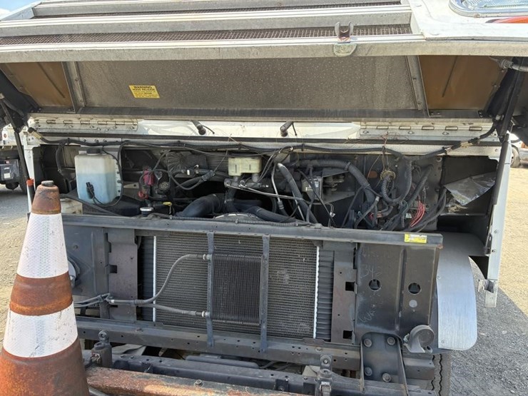 2002-workhorse-p42-image-7