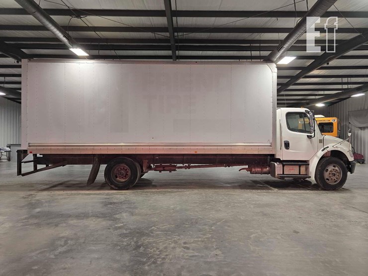 2020-freightliner-business-class-m2-106-image-6