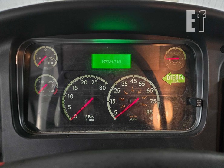 2017-freightliner-business-class-m2-106-image-12