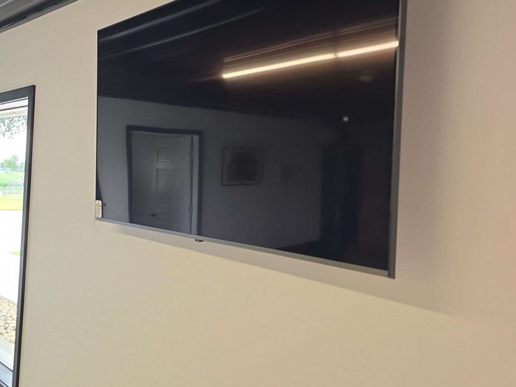 55''-smart-tv-with-bracket-image-1