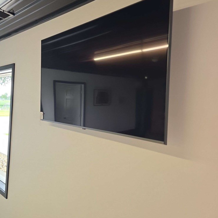 55'' Smart TV with Bracket