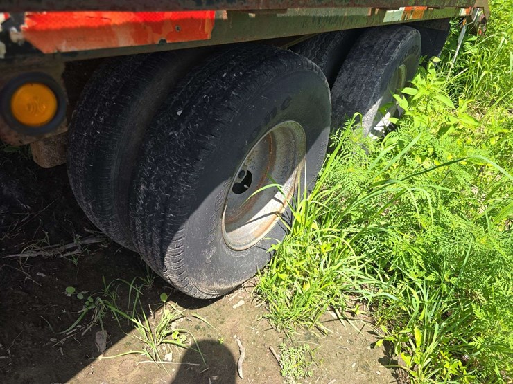 2004-jerry-james-gooseneck-trailer,-20ft-+-5ft-dovetail,-3-ramps,-needs-floor-replaced,-tandem-axle,-16"-rims,-20,000lb-axles,-vin#-4bxud252224s001607-image-4