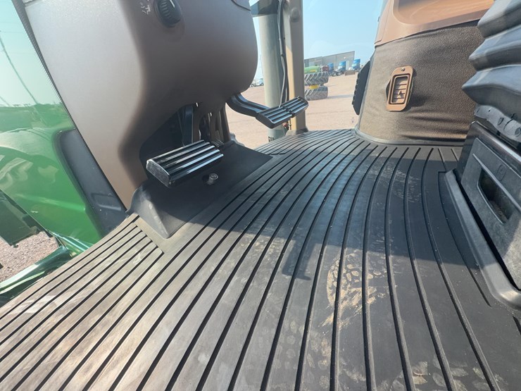 2002-john-deere-8320-image-34