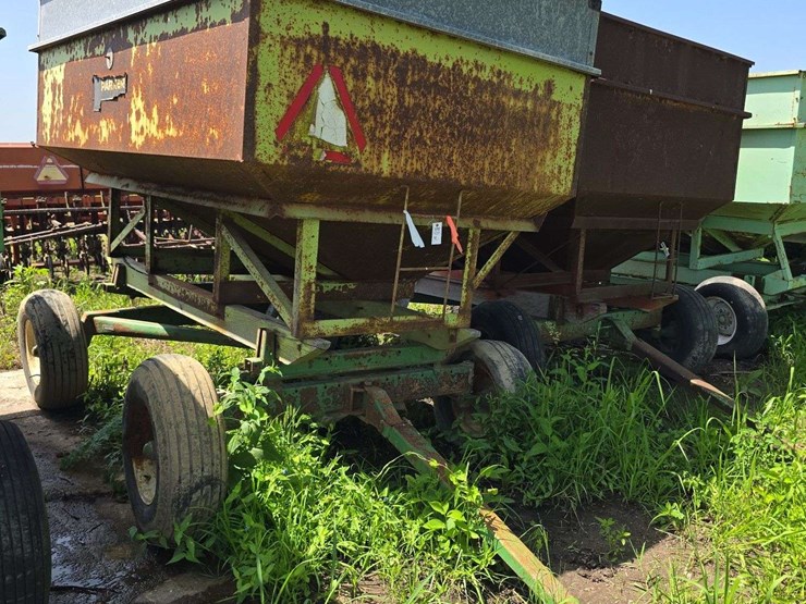 paker-2100-gravity-wagon-on-jd-gear-image-2