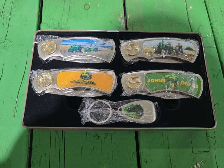 john-deere-waterloo-boy-knife-set-image-2