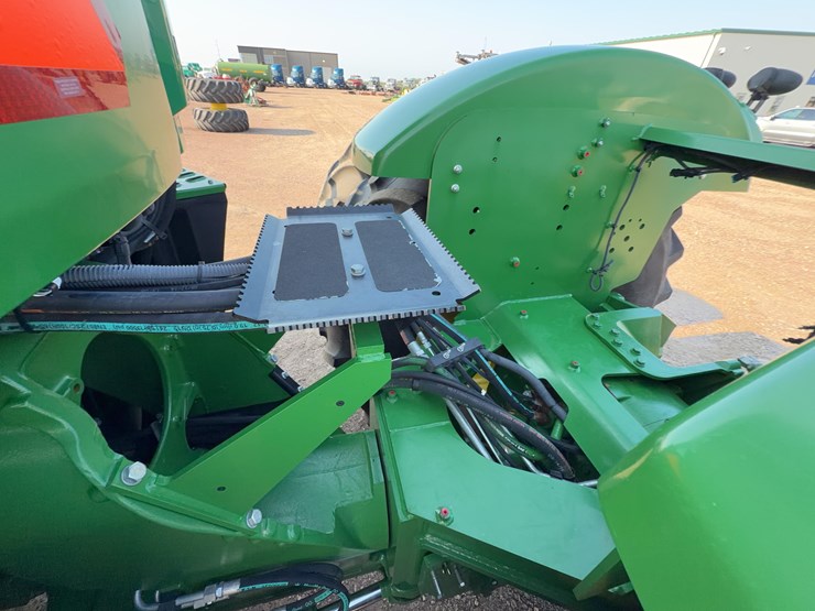 2014-john-deere-9510r-image-27