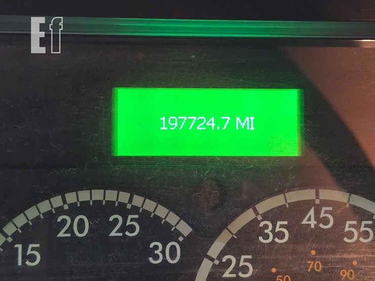 2017-freightliner-business-class-m2-106-image-13