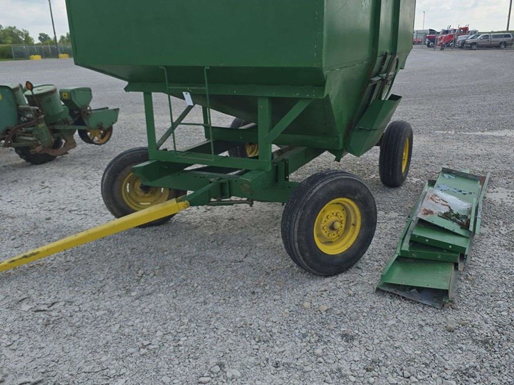 gravity-wagon-on-john-deere-running-gear,-with-side-boards-image-3