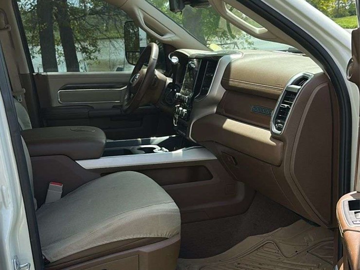 2021-dodge-3500-image-6