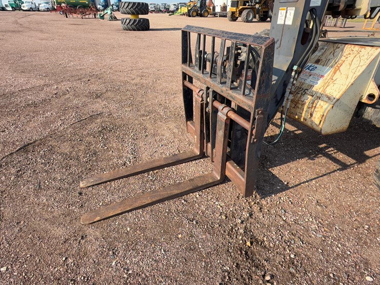 2005-ingersoll-rand-vr843c-telehandler-image-11