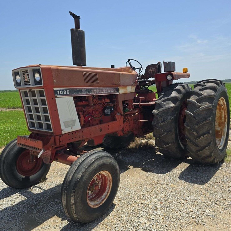 1973 IH 1066 Farmall, unknown hours, 18.4-38 rear duals, inside rear wheel weights, 3pt arms, 2 remotes, 540/1000 PTO, runs, newer injection pump from Shield Diesel, newer starter, s/n- 2610159U011079