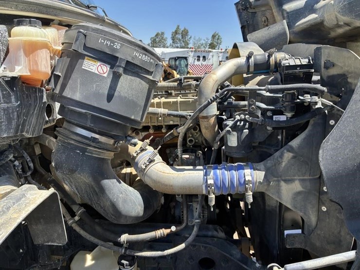 2013-freightliner-114sd-image-10
