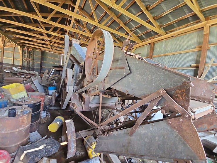 mccormick-deering-threshing-machine-image-6