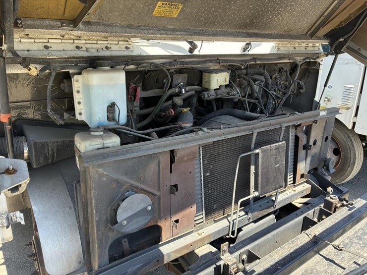 2002-workhorse-p42-image-8