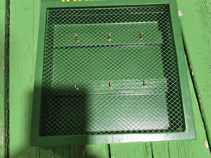 john-deere-radioator/grill-key-hand-up-image-2