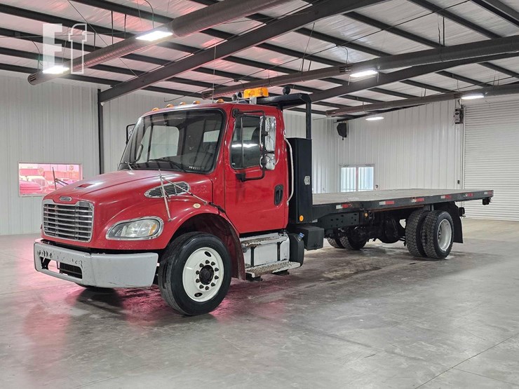 2015-freightliner-business-class-m2-106-image-1