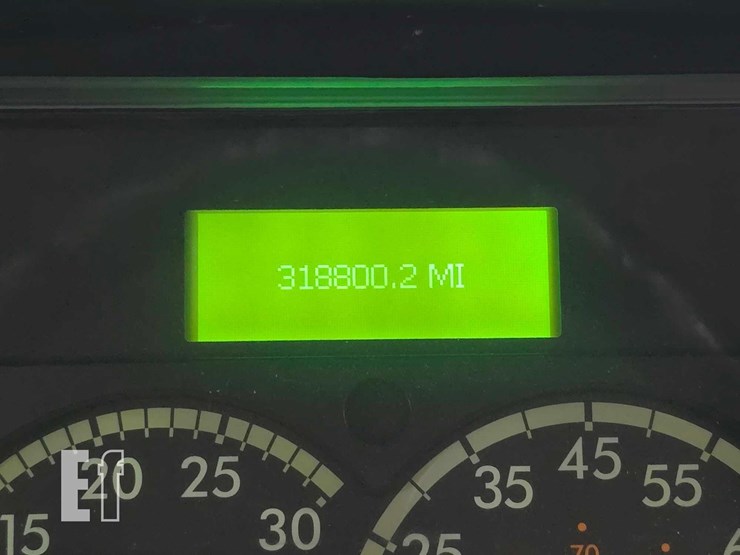 2020-freightliner-business-class-m2-106-image-13