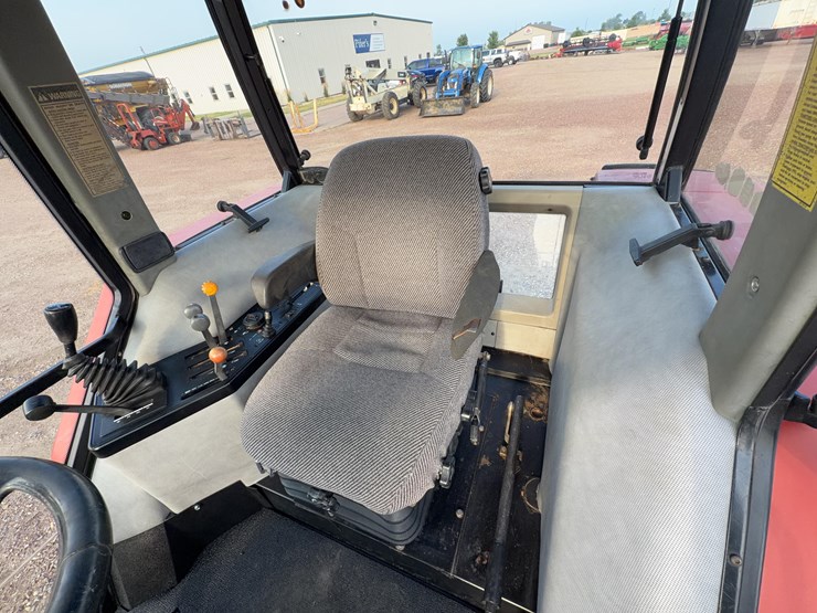 1995-case-5240-mfwd-tractor-with-loader-image-21