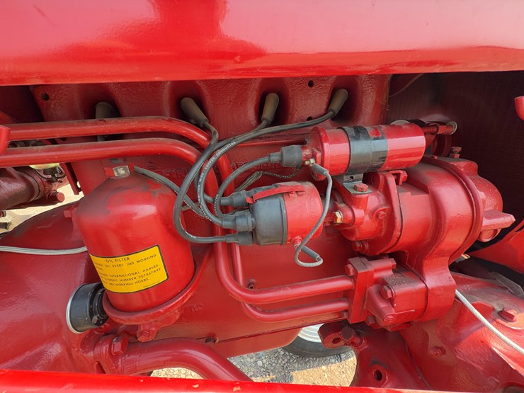 1952-farmall-super-av-tractor-image-29