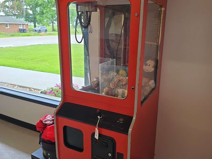 vintage-kramer-krane-machine,-takes-quarters-image-1