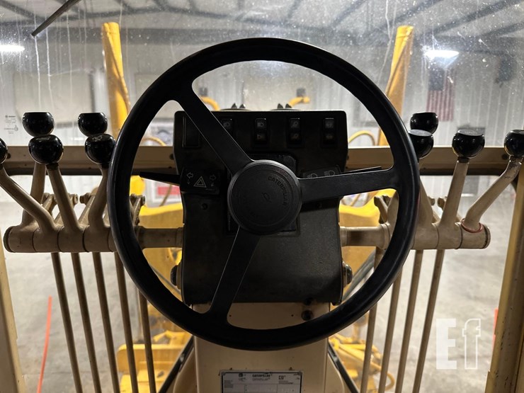 2004-caterpillar-120h-image-16